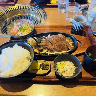 牛屋たなか - 料理写真:鉄板焼きランチ　２６８０円