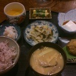 富久屋 - 沖縄料理定食は健康そう！