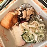 肴・田久美 - 塩鮭、おかず豆、切り干しサラダ