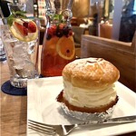 オスロ コーヒー - 料理写真:3種のベリーのフルーツティー(アイス)¥850込+ セラム¥500(2026/4/上旬時点)
