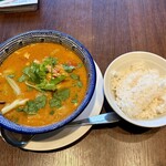 ドラゴンレッドリバー - 麻辣湯とライス