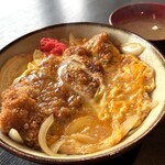 炭火焼肉＆Ｂａｒ　龍＆Ｒｙｕ - かつ丼（税込700円）