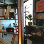 トーチドットベーカリー - 奥、喫茶コーナー