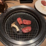 ユッケ 焼肉 生サムギョプサル 手打ち冷麺 ハヌリ - 