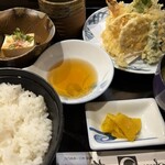 植月 - 若布味噌汁(熱い)のわかめ、うまっ