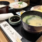 植月 - 妻、鯛の塩焼き刺身つきを注文、う美味そう
