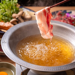 沖縄直送！貴重ブランド豚“あぐー”のしゃぶしゃぶを東京で！