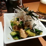庄助 - 鶏ササミと胡瓜のピリ辛和え480円