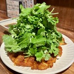 つどい処 さま吉 - パクチー盛り盛り！豚バラとキムチのさま吉焼き！
