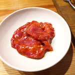 仙台牛焼肉　と文字 - 赤身牛タン（3枚￥583）。牛タン専門店に負けない、かなりの厚切り！