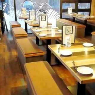 海鮮酒場UROKOは3階建て！1人から宴会までご利用可能！