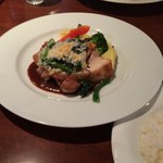 Itarian Koujimachi Maru - ランチ・若鶏のパン粉焼き・赤ワインソース（ライス、サラダ、スープ、ドリンクバー付き　950円）