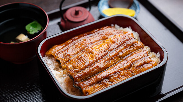 ガラクタ屋 ニョロ 蒸さずに焼く“にょろ助”さんがこんなところに！と思いきやお休み中で ルアー・フライ