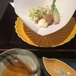 銀座ろくさん亭 - 揚げ物．たらの芽，蕗の薹，白魚，海老と蓮根．