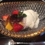 銀座ろくさん亭 - デザートの杏仁豆腐．とても濃厚．