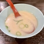 くりやん - こちらの豚骨スープも美味しい！
