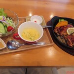 れっどらいん厨房 - チキンステーキサラダセット　1000円＋300円(税込)