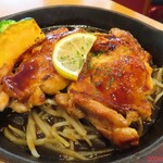 れっどらいん厨房 - チキンステーキのアップ