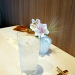 中国料理 礼華 四君子草 - ワンドリンクは、ライチのお酒のソーダ割りにしました