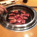 Yakiniku Kingu - 焼いてます