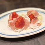 ショクジノアトリエ イタリアン南森町 - カラメリゼしたいちごとマスカルポーネ、生ハム