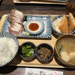 肉豆冨とレモンサワー 大衆食堂 安べゑ - 【2026.4.30(木)】豊洲鮮魚の刺身定食（炙りブリ＋ご飯＋味噌汁＋白身魚フライ＋漬物＋惣菜）1,098円