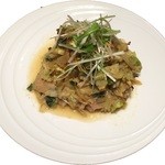 Kado Shika - 春野菜と若鶏肉の白味噌蒸し焼き
      1280円 鶏肉と季節野菜を味噌で和え
      スチコンで蒸し焼きにしました。
      