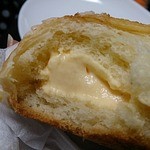 パン工房 ぶれっど - 幻のクリームパン断面