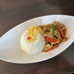 357301915 - 上から見た　鶏肉とカシューナッツの炒め
                      　　　　　　タイ ジャスミンライス