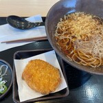 ゆで太郎 - 料理写真:かけそば +赤鬼 天かす、コロッケ