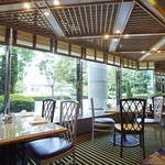 SATSUKI  - 柔らかな光がテラスから差しこむ明るく開放的な店内