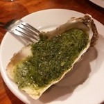 スペインバル・ジローナ - 生牡蠣と違った味わい！ガーリックの効いた一品