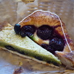 アルティジャーノ - 左からタルト生地（大納言）、ダークチェリー