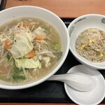 日高屋 - 料理写真:野菜たっぷりタンメン、半チャーハン