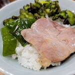 ラーメン大将 - ライスにチャーシューワカメトッピング
