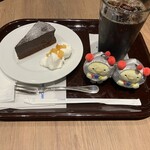 エクセルシオール カフェ - 料理写真:期間限定3層仕立てのガトーショコラ～柑橘の香り～
