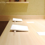 鮨　ミ雲 - カウンター。上品な雰囲気