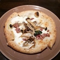メルジェリーナ - 焼き生ハム、三種類きのこ、バジルのピザ