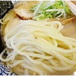 あらやと麦六 - プリプリした多加水麺。