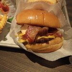 SHAKE SHACK - 
