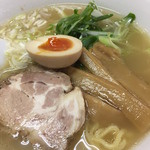 らーめん日記 - 見た目に反して醤油ラーメン