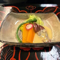 京懐石 みのきち - 強肴　ほたるいかと野菜酢味噌掛け
                    　　　　春キャベツ　うるい　人参　ラディッシュ