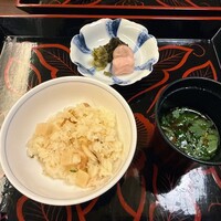 京懐石 みのきち - 食事　土鍋炊き　鯛たけのこ御飯
                    　　　　　　香の物　赤出汁