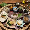 食堂わた - 真ん中の鯛のお刺身は辛いタレがアクセントに！！