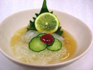 h Mingei Izakaya Oshokujidokoro Fujita - のれそれ￥７００　穴子の稚魚の酢の物　春の短い期間のメニュー
