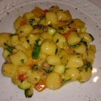 フィオッキ - リコッタのニョッケッティ 季節野菜のインティンゴロ     ハーブ風味