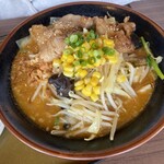 三宝亭 - 料理写真:野菜たっぷり肉盛り味噌らーめん ¥1287