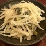 茶虎飯店 - じゃが芋とタラの芽細切り炒め
