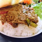 喫茶ノワール - 3色パプリカのピリ辛キーマカレー