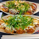 築地銀だこ - 手前)ゆずねぎぽん　奥)特製ソース